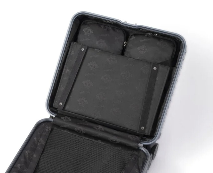 「オロビアンコのロゴ(コロナロゴ)」がジャカード織りで施されている図解